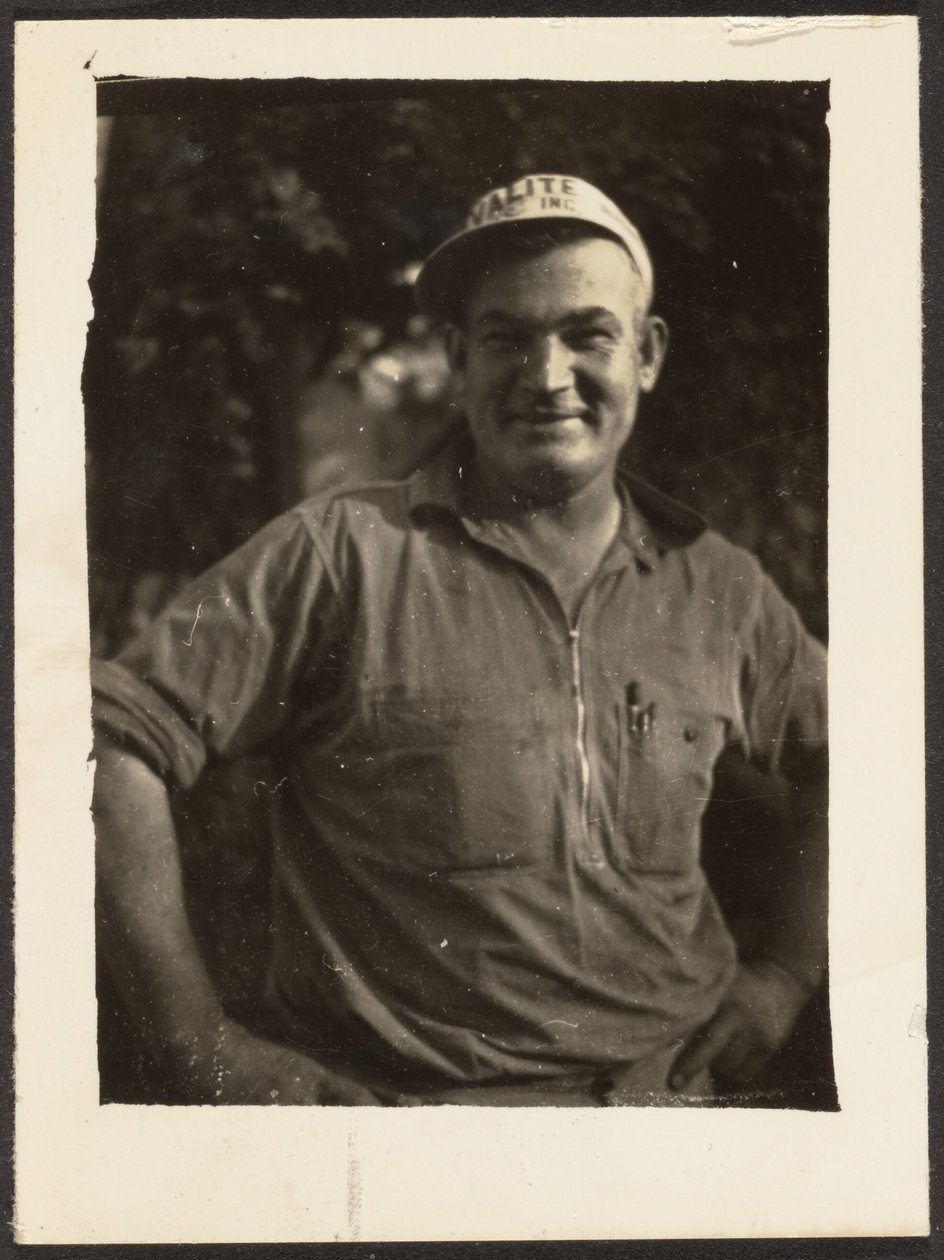 [Homme avec chapeau Valite Inc.] - Louis Fleckenstein