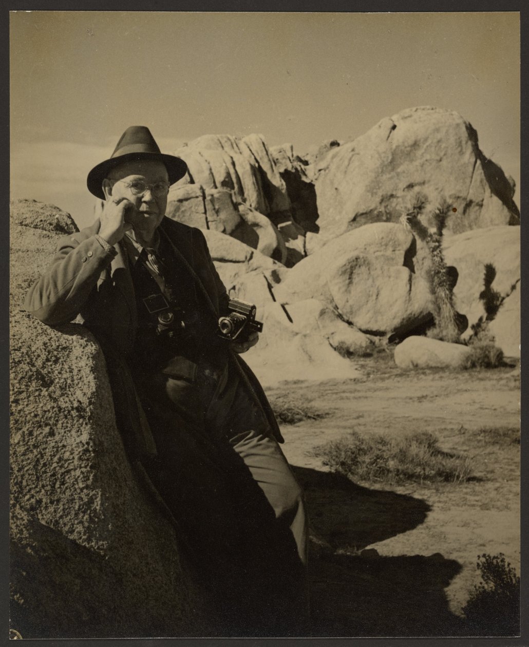 [Portrait de Fleckenstein avec un appareil photo] - Louis Fleckenstein