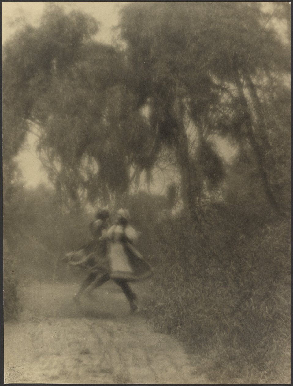 [Deux femmes qui dansent dans les bois] - Louis Fleckenstein