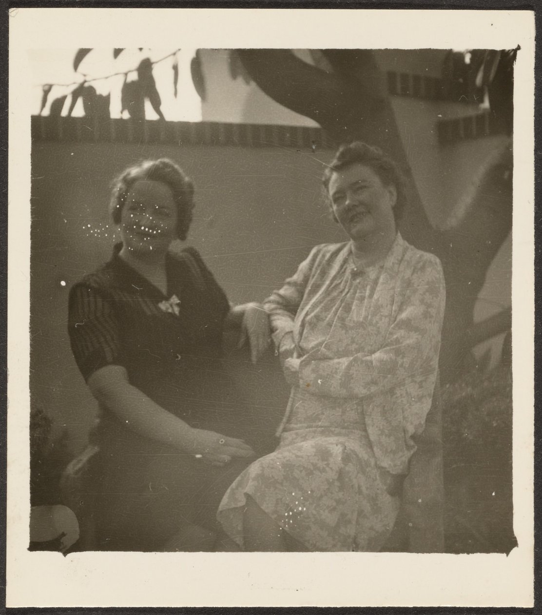[Deux femmes dans un jardin] - Louis Fleckenstein
