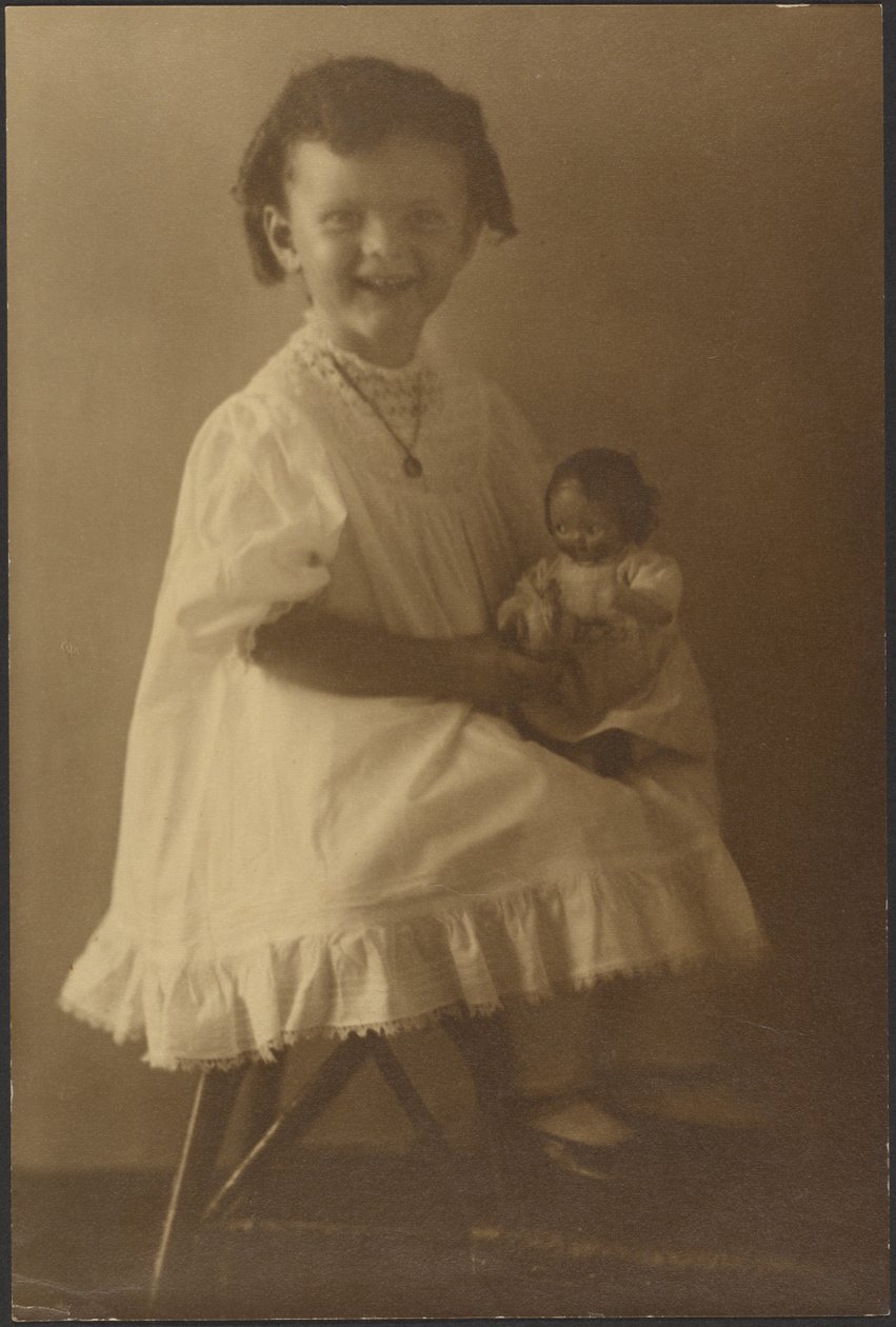[Jeune fille avec une poupée] - Louis Fleckenstein
