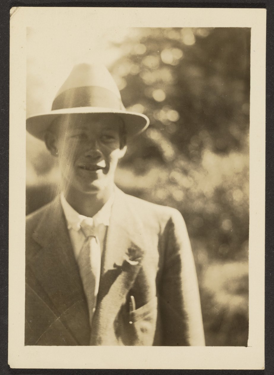 [Jeune homme au fedora] - Louis Fleckenstein