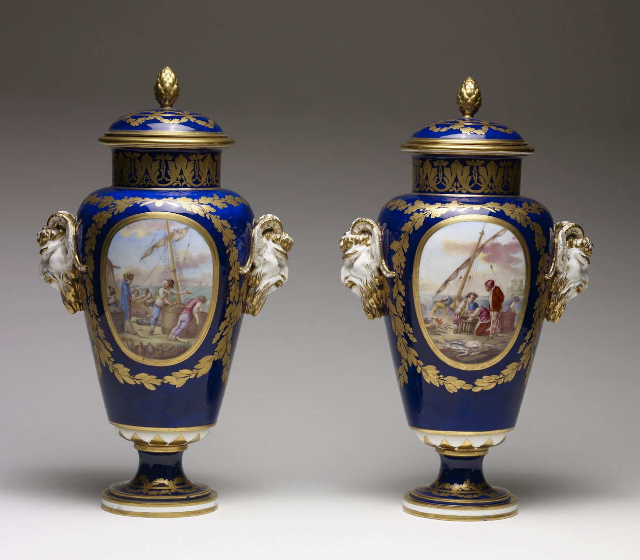 Paire de vases (porcelaine tendre avec peinture et dorure) - Louis Simon Boizot