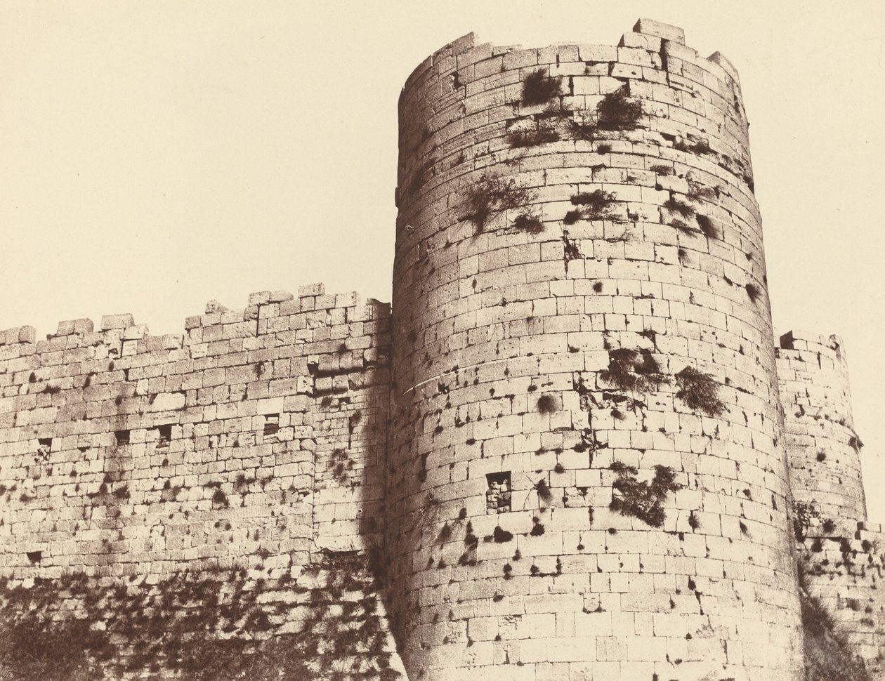 Kalaat-El-Hosn, Deuxième Enceinte, Extérieur, Tour d