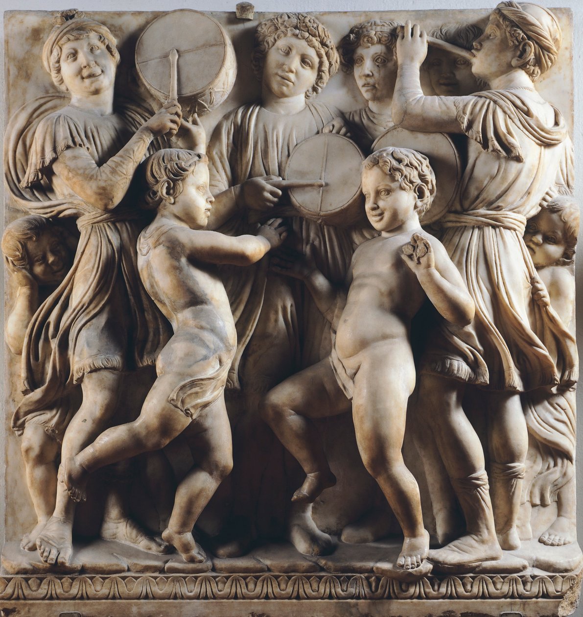 Enfants et chérubins dansant, chantant et jouant, (détail) par Cantoria (galerie du chœur) - Luca Della Robbia