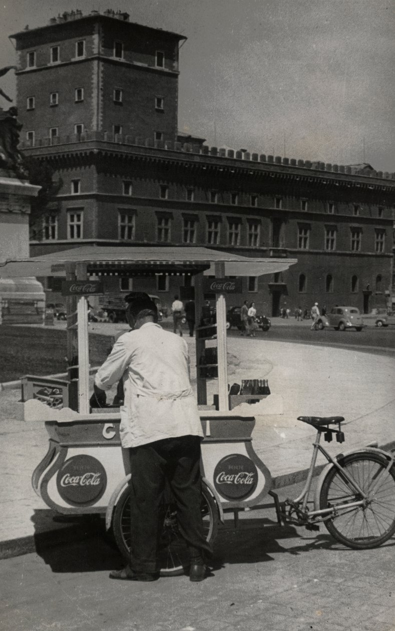 Colporteur de gelato (glace) sur la Piazza Venezia, Rome - Luigi Leoni