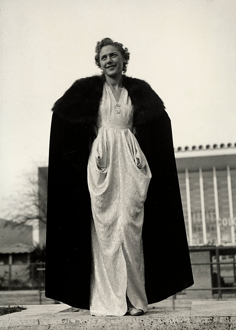 Mannequin en robe de soirée, création de la maison de couture "Graldi" - Luis Bogino