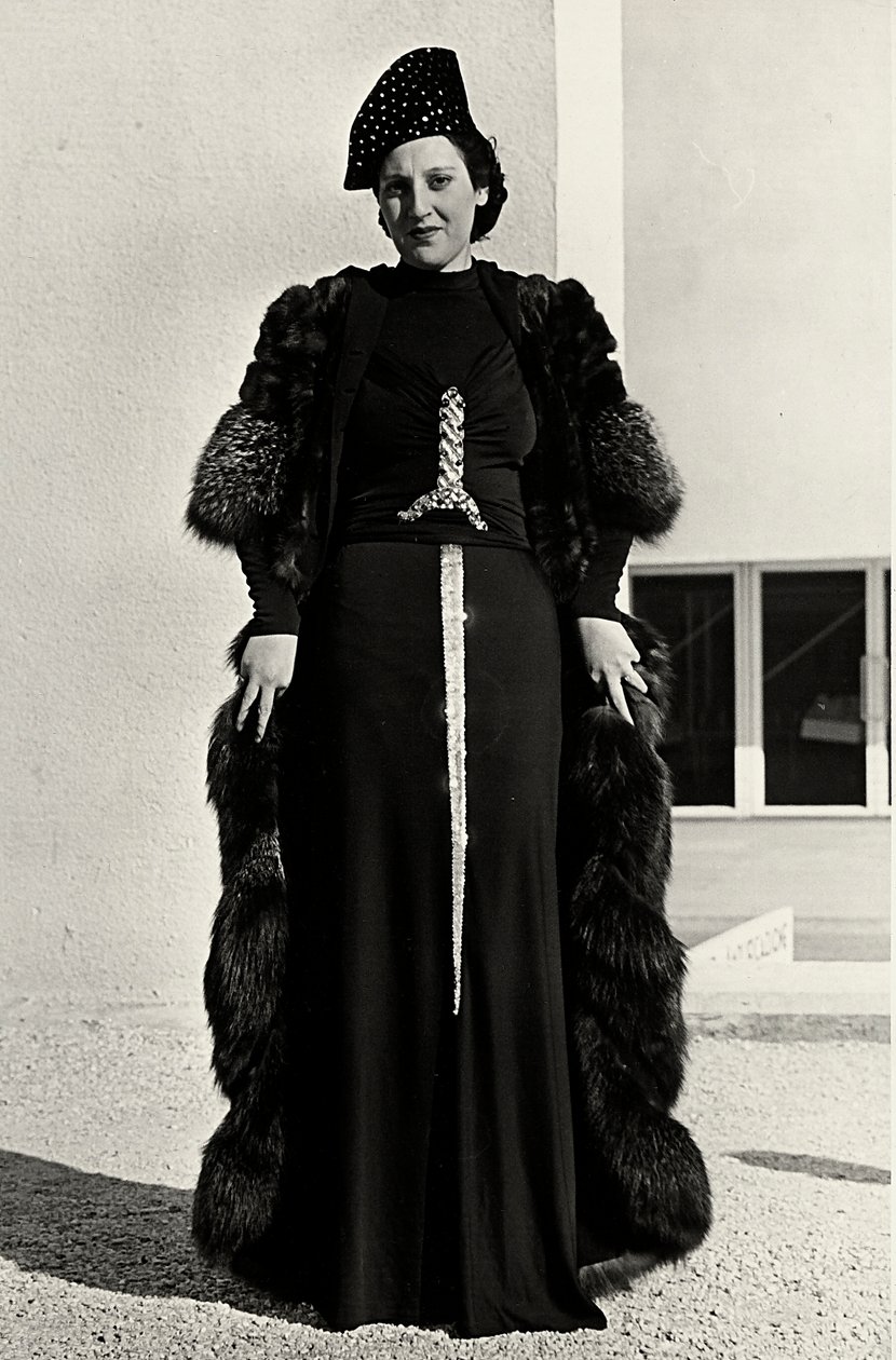 Mannequin en robe de soirée créée par la maison de couture italienne "Dragoni" - Luis Bogino