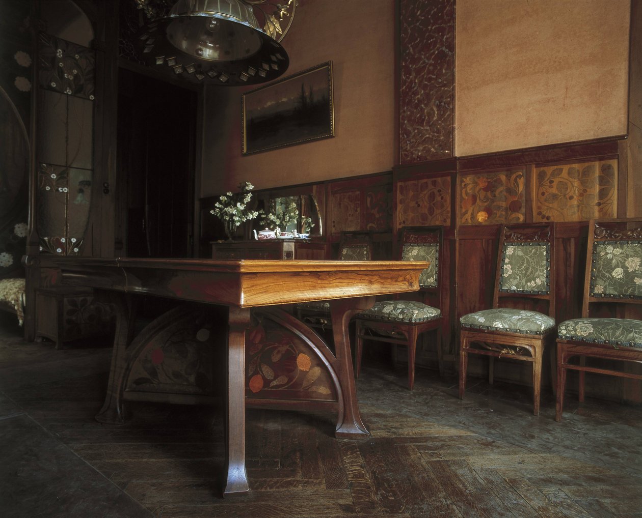 La salle à manger, Casa Nava (1901-1907), à Reus - DOMENECH I MONTANER, Lluis (1850-1923). Maison Navas. 1901-1907. ESPAGNE. Reus. Maison Navas. Salle à manger, avec mobilier de Gaspar Homar i Mesquida. Modernisme. Architecture. - Luis Domenech i Montaner