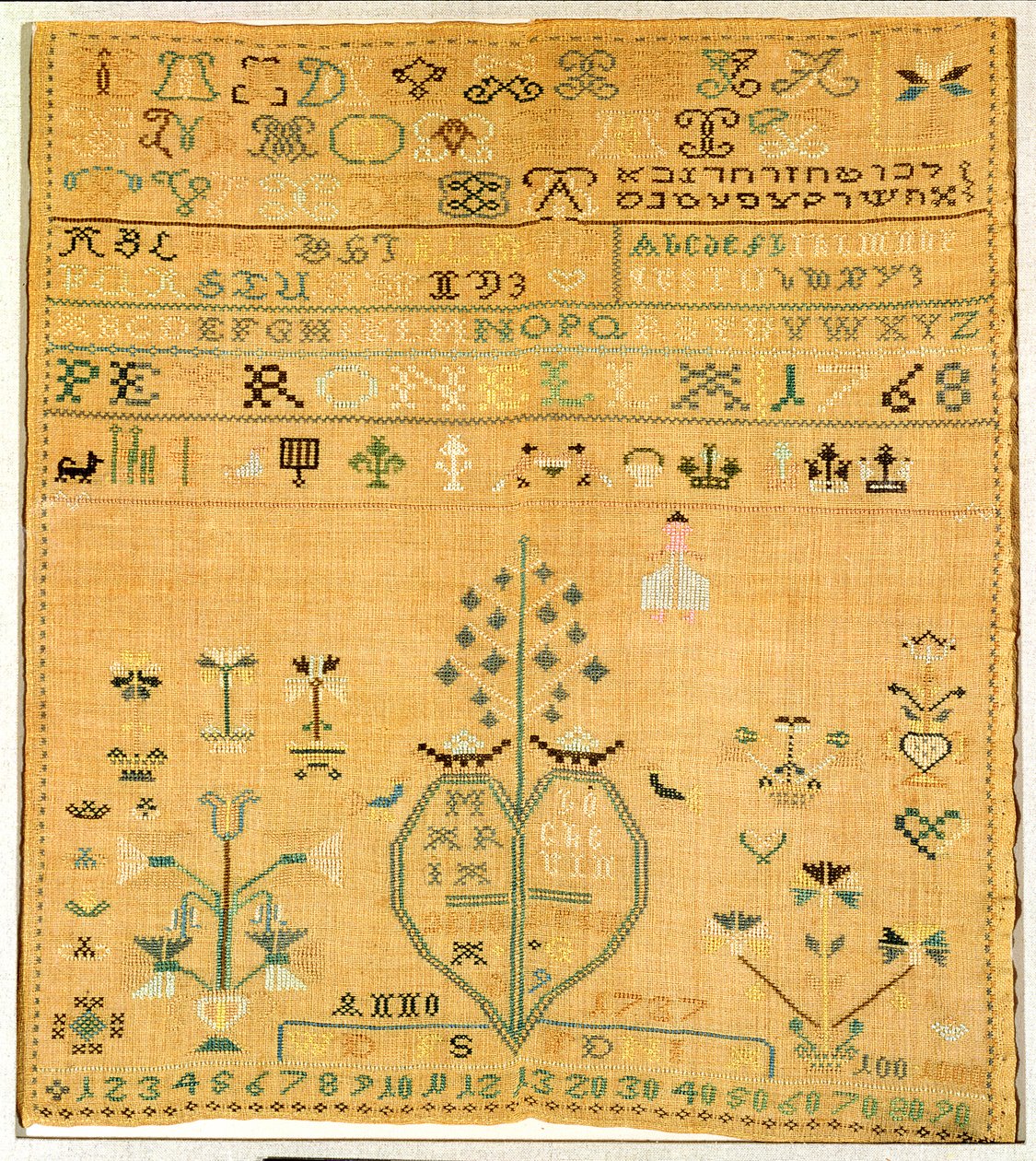 Échantillon brodé, terminé en 1768 - Maria 1737 91 Hocker