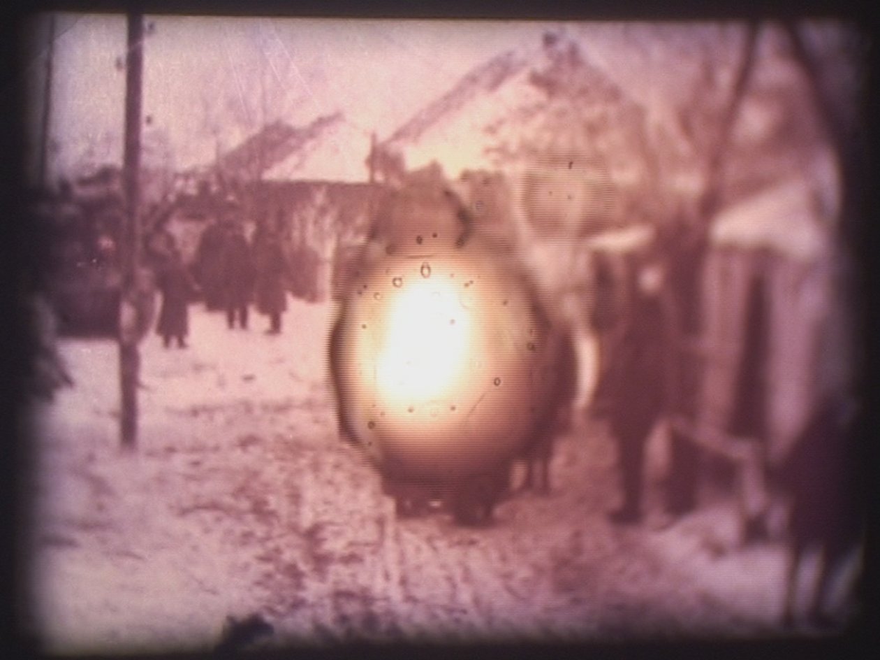 Barbarossa, 2002 (vidéoprojecteur et projecteur de diapositives simulées) - Mat Collishaw