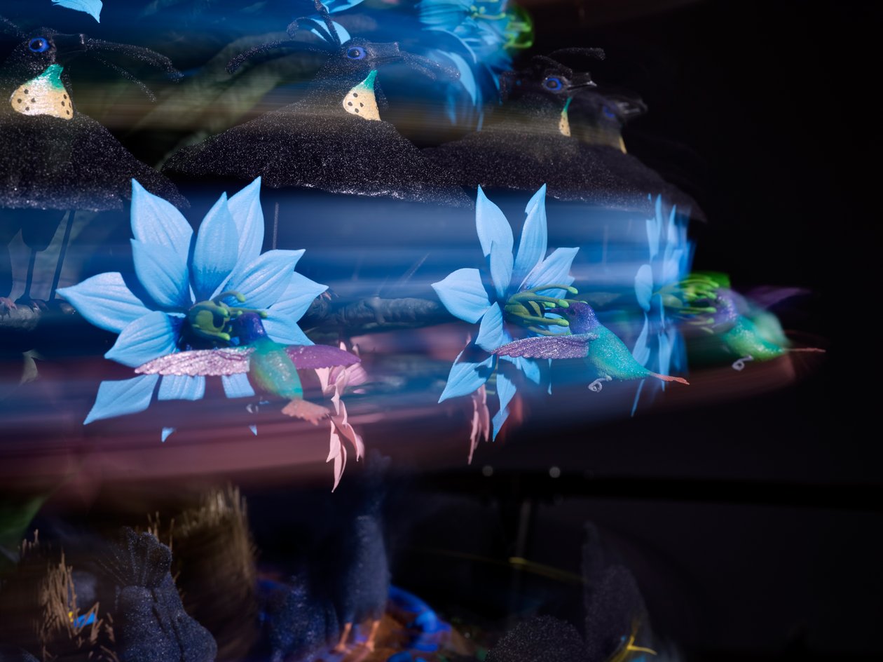 The Centrifugal Soul, 2016 (Acrylique, aluminium, acier, lumières LED, moteur, circuits électroniques, résine et peinture) - Mat Collishaw