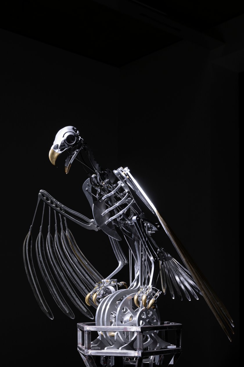 The Nerve Rack, 2019 (acétal, acrylique, aluminium, laiton, circuit électrique, peinture, PVC, résine, servomoteurs, acier) - Mat Collishaw