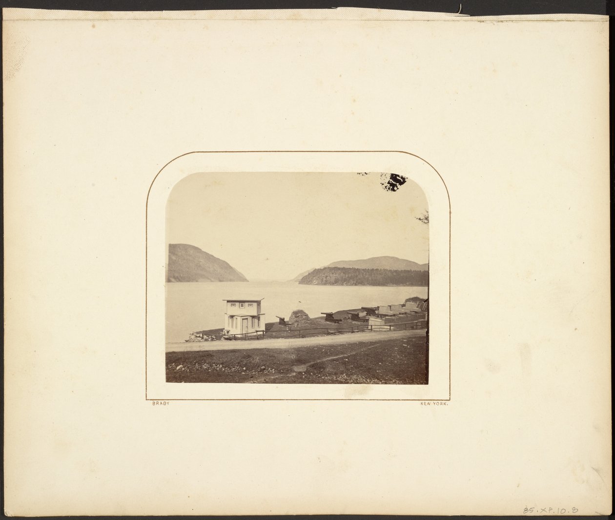 [Paysage avec canons] - Mathew B. Brady