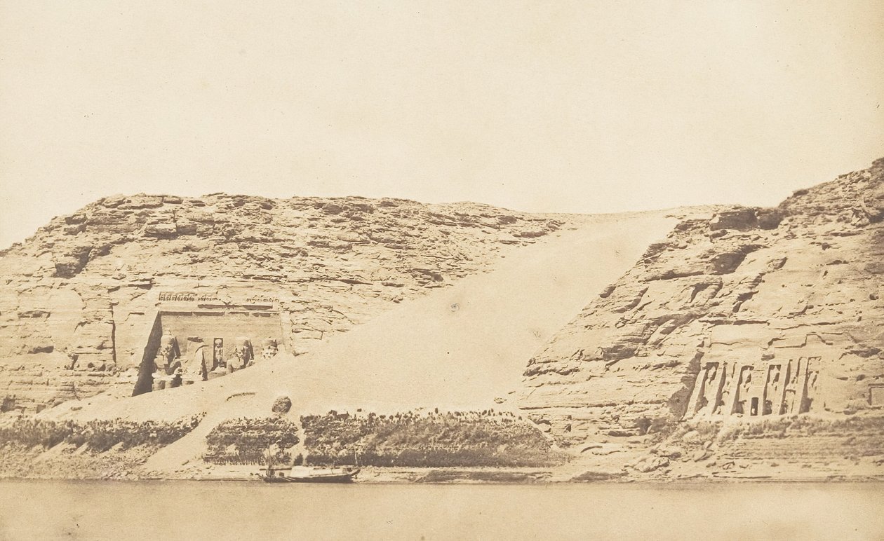 Vue générale des Spéos de Phré et d