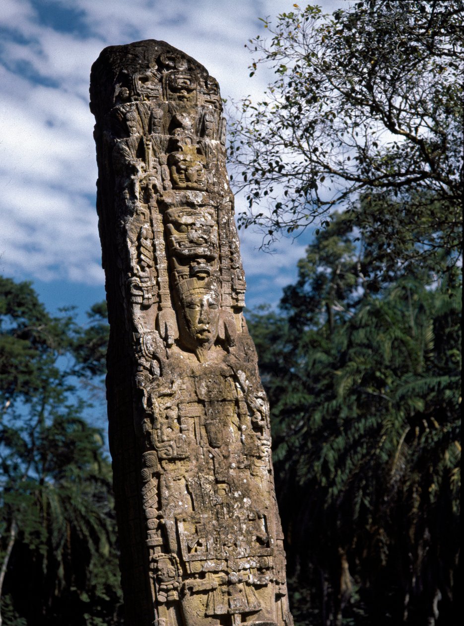 Détail de la stèle F sur la grande place - Mayan