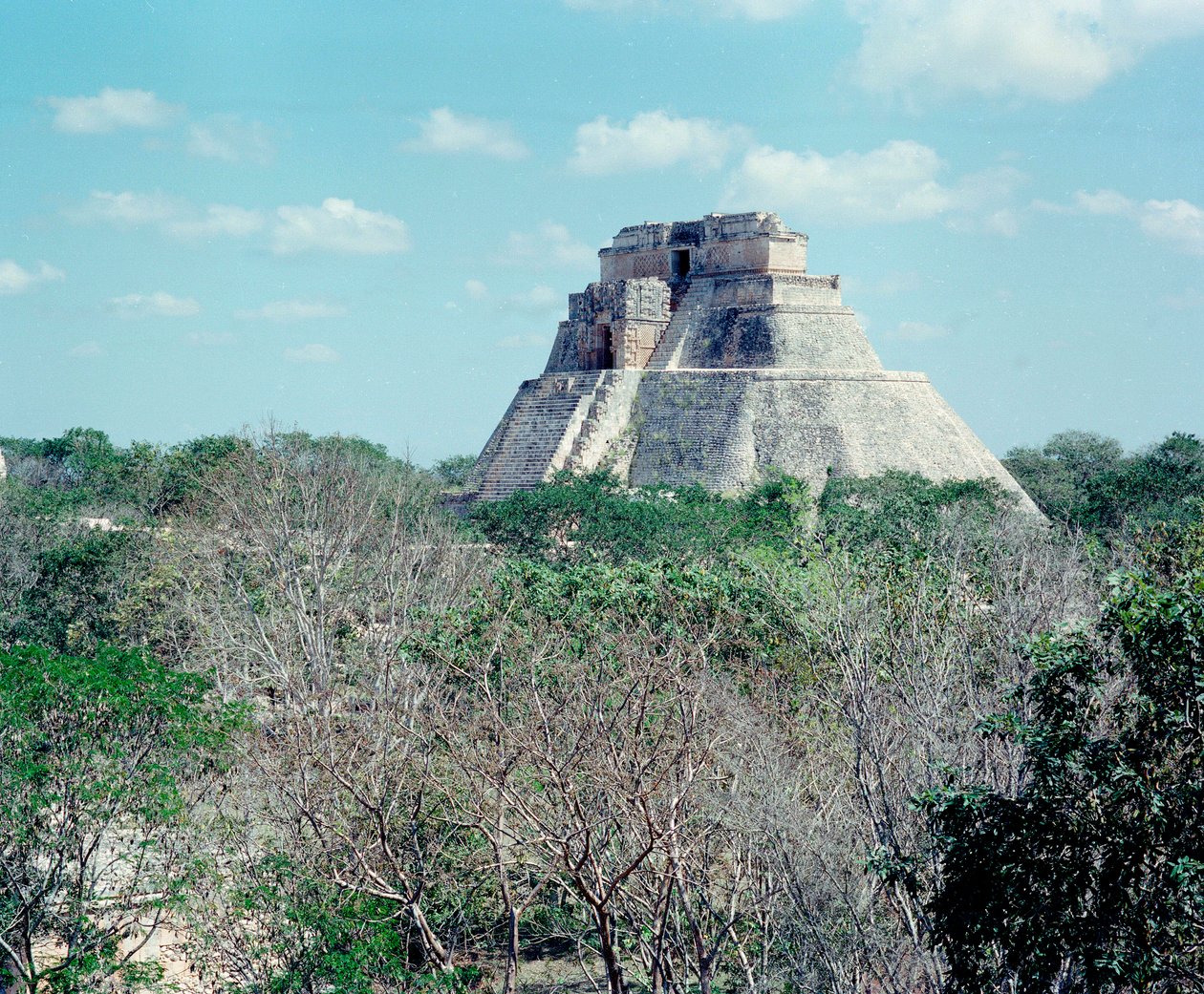 Civilisation précolombienne : vue du temple supérieur sur le site d