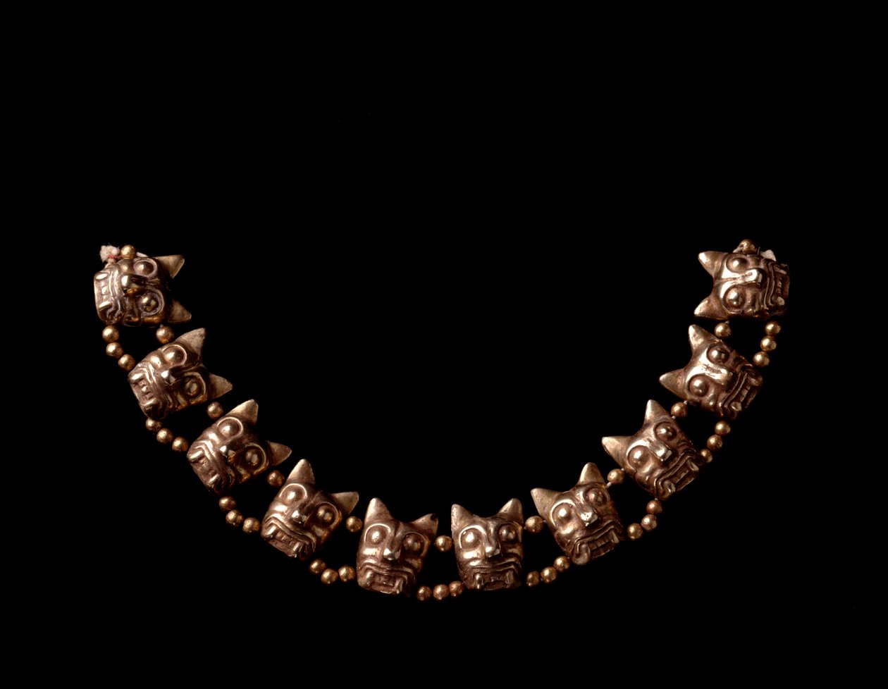 Art précolombien, civilisation maya, période postclassique : collier en or composé d