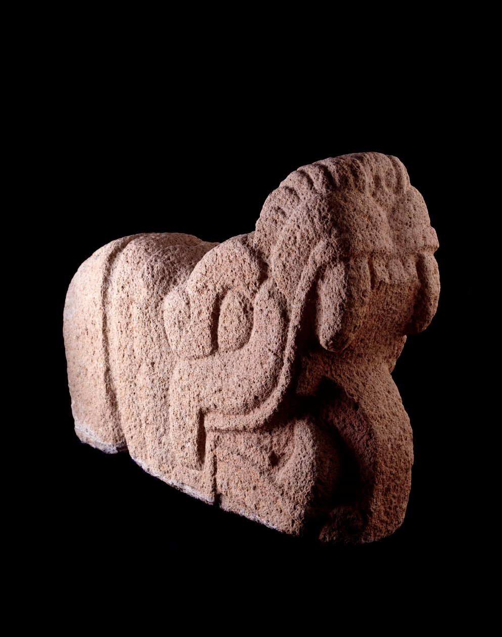 Art précolombien, civilisation maya, période classique : tenon en pierre en forme de serpent avec une bouche grande ouverte - Mayan Mayan
