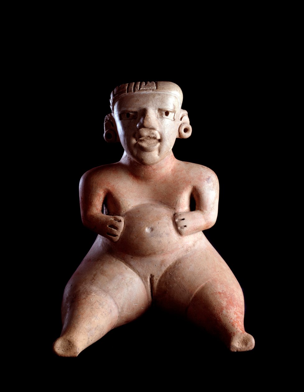 Statuette en argile représentant une femme assise, ventre gonflé et jambes écartées - Mayan Mayan