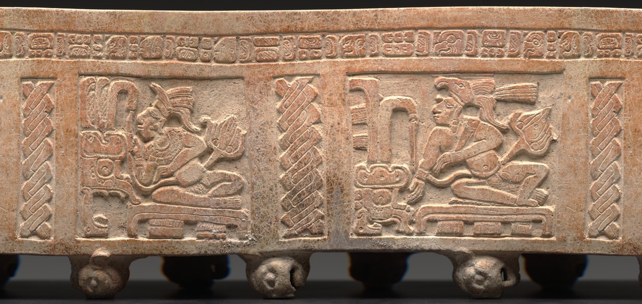 Cylindre tripode, sculpté : Seigneur en trône avec texte glyphique, 650-900 après J.-C. - Mayan Mayan