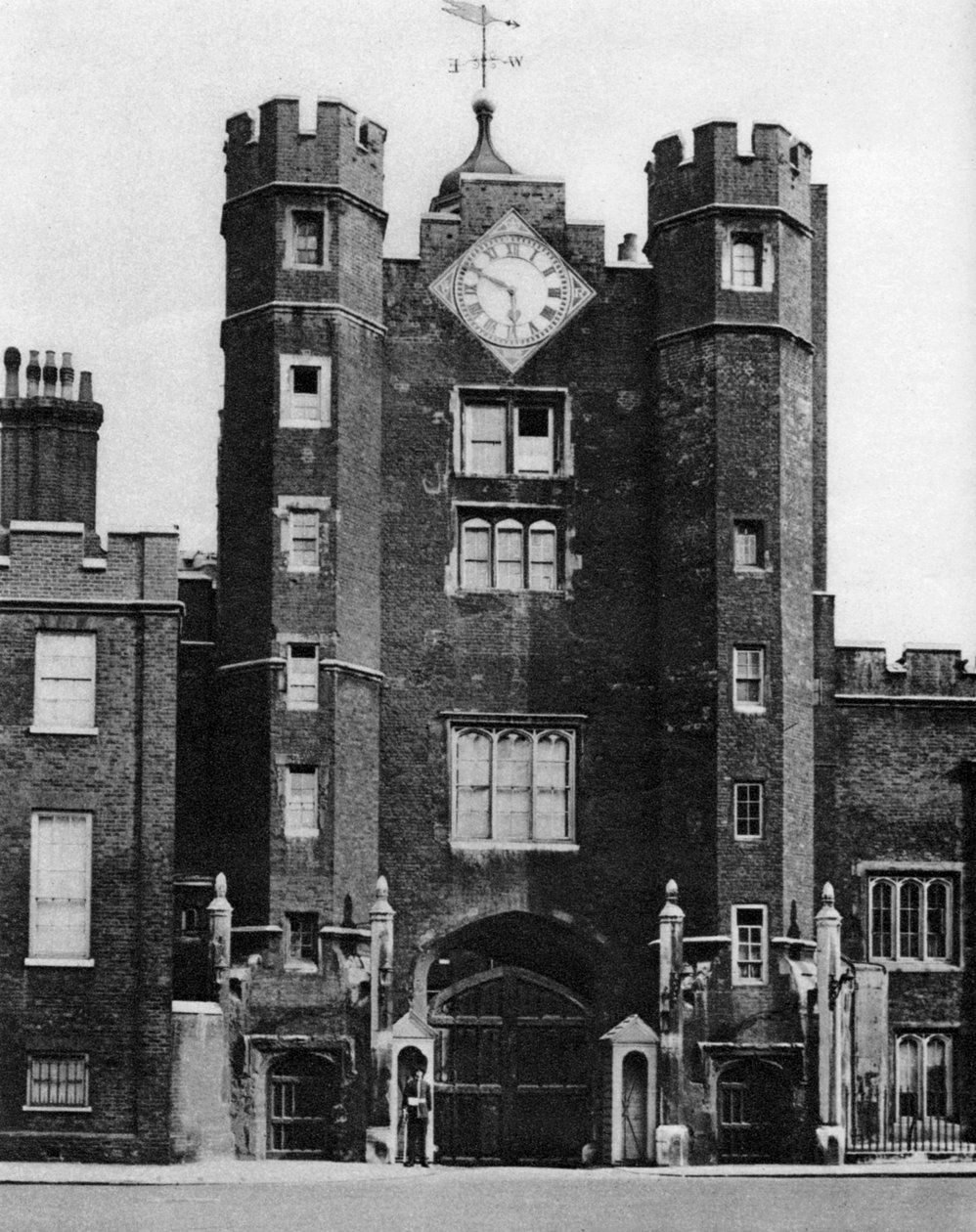 Porte en brique pour un pavillon de chasse royal à St James, Londres, 1926-1927 - McLeish