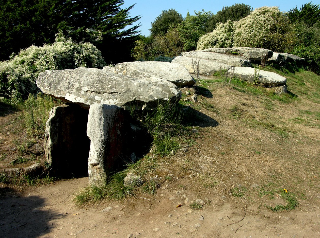Les Pierres Plates, c.3500 av. J.-C. - Megalithic