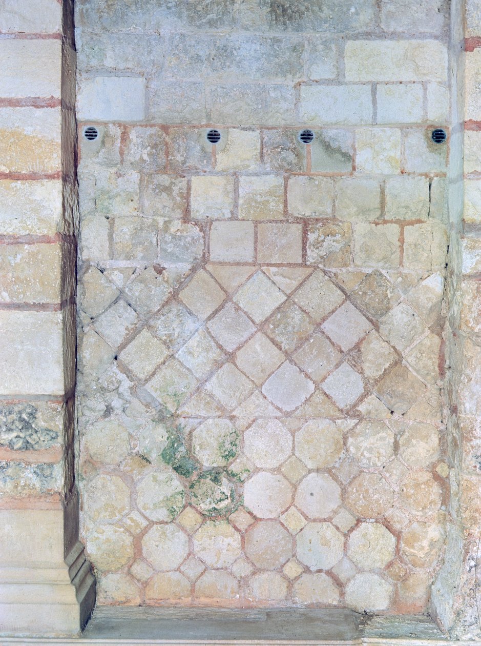 Détail du mur de la crypte de Saint Paul - Merovingian
