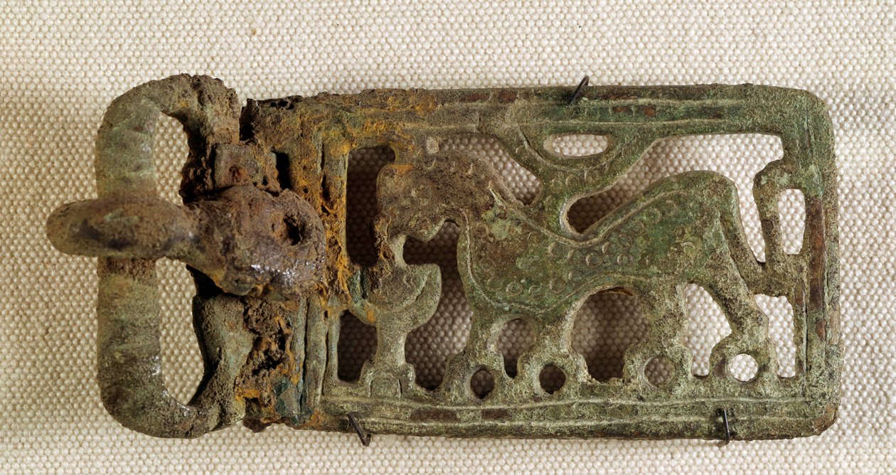 Boucle de ceinture représentant un animal fantastique. Art mérovingien, Gaule 6ème siècle. Musée National d