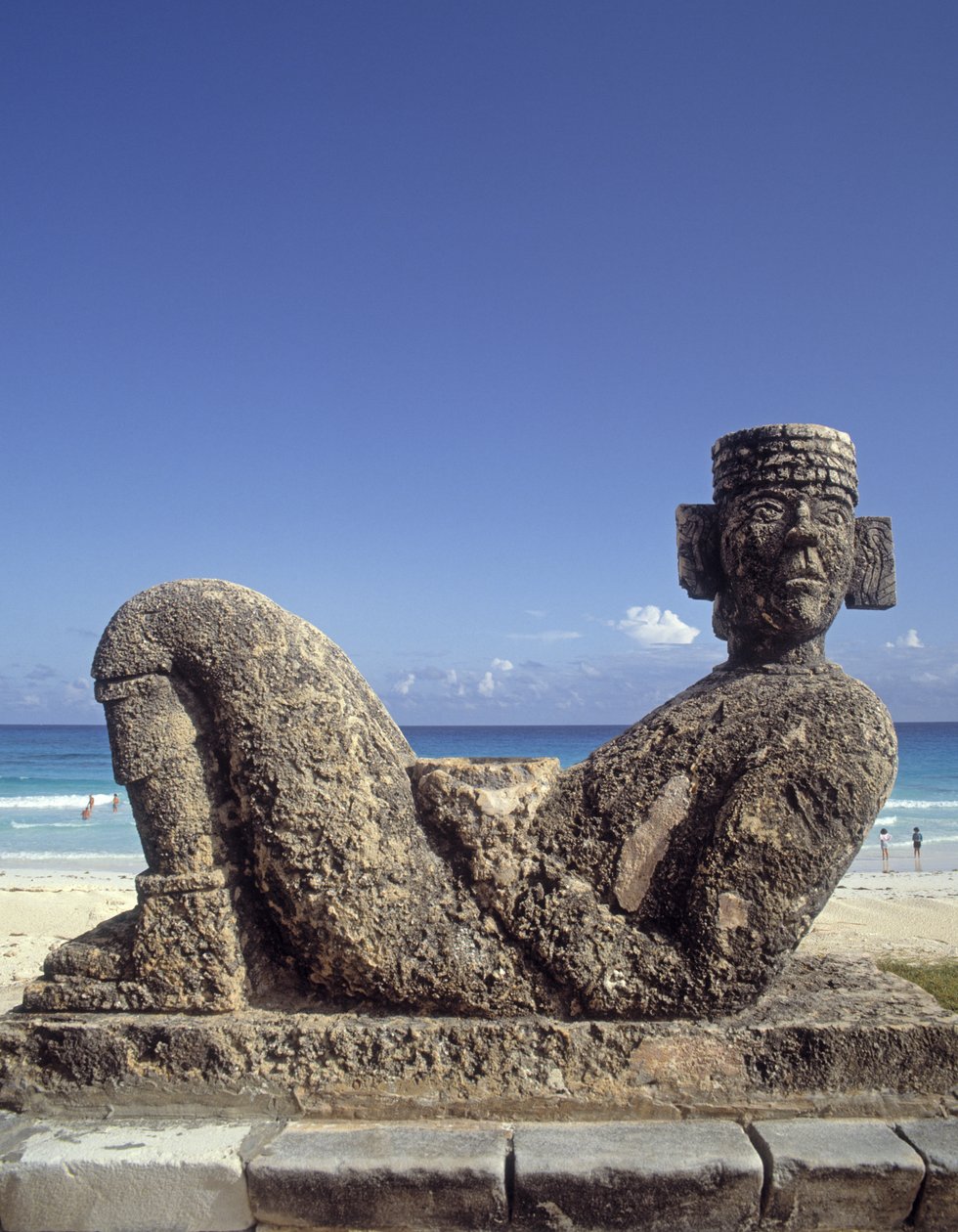 Copie de la statue de Chac-Mool de Chichen-Itza, Yucatan, vers 987-1185 av. J.-C. (calcaire) - Mexican School