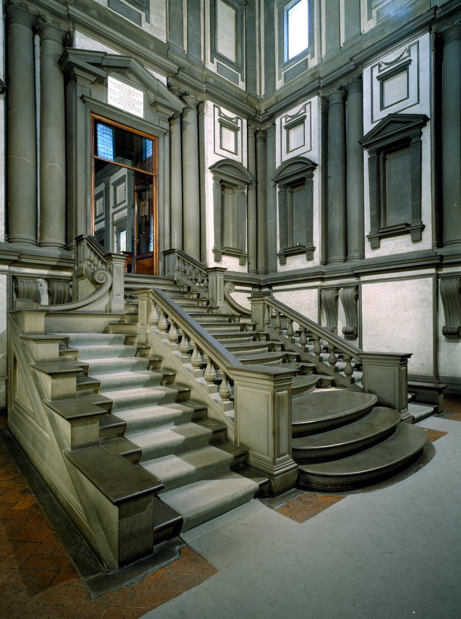 Escalier dans le hall d