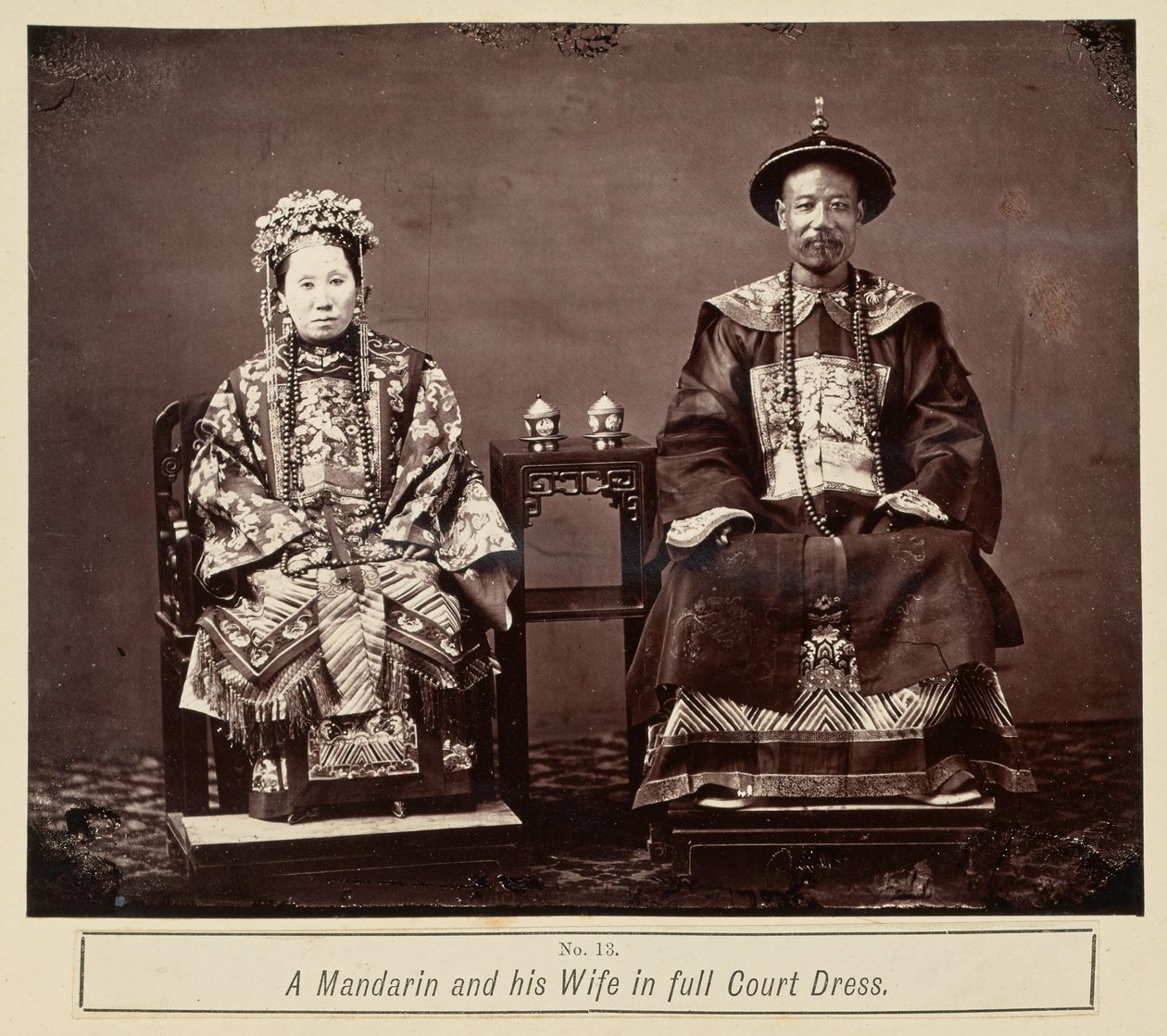 Un mandarin et sa femme en tenue de cour - Milton M. Miller