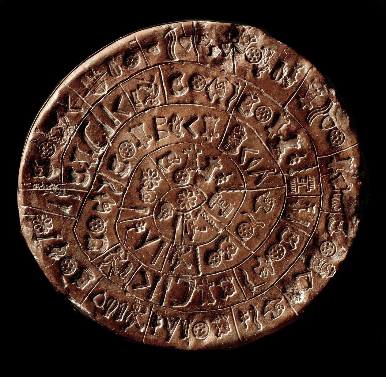 Le disque de Phaistos (Art minoen - 1700 - 1600 av. J.-C.) couvert de hiéroglyphes - Minoan