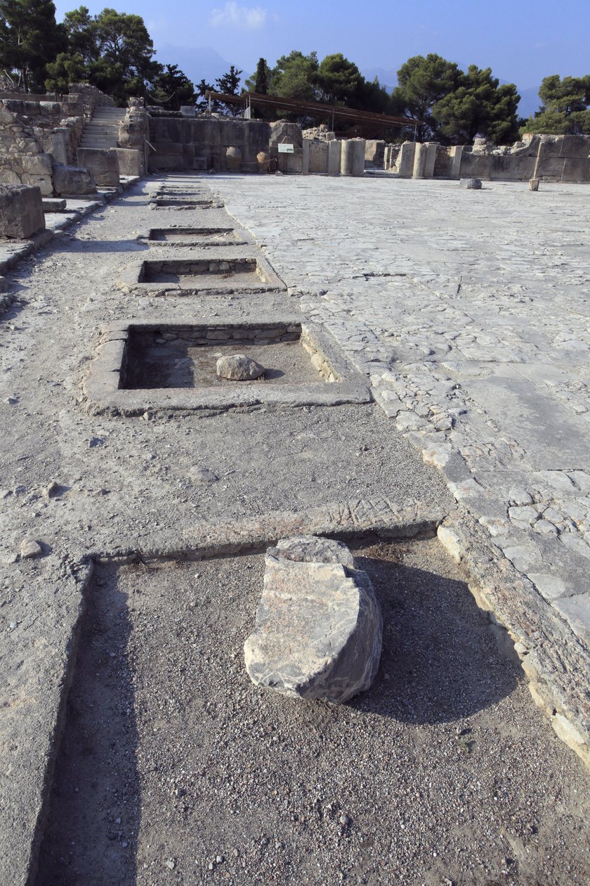 Site archéologique minoen de Phaistos. Vue générale de la cour centrale depuis les sanctuaires de l