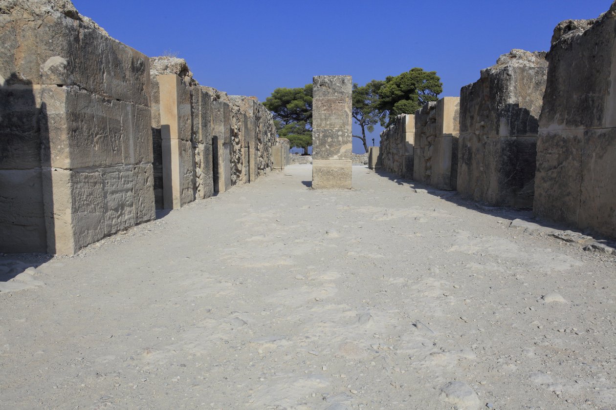 Site archéologique minoen de Phaistos. Les magasins ouest. Grand complexe des entrepôts du palais. Il se compose de l