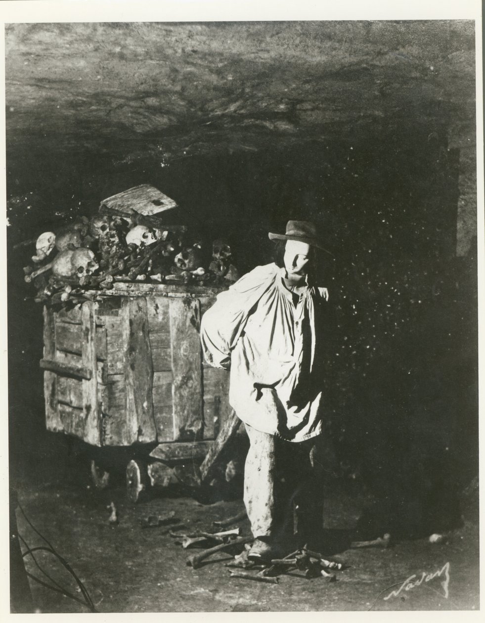 Intérieur des Catacombes, Paris, 1861 - Nadar