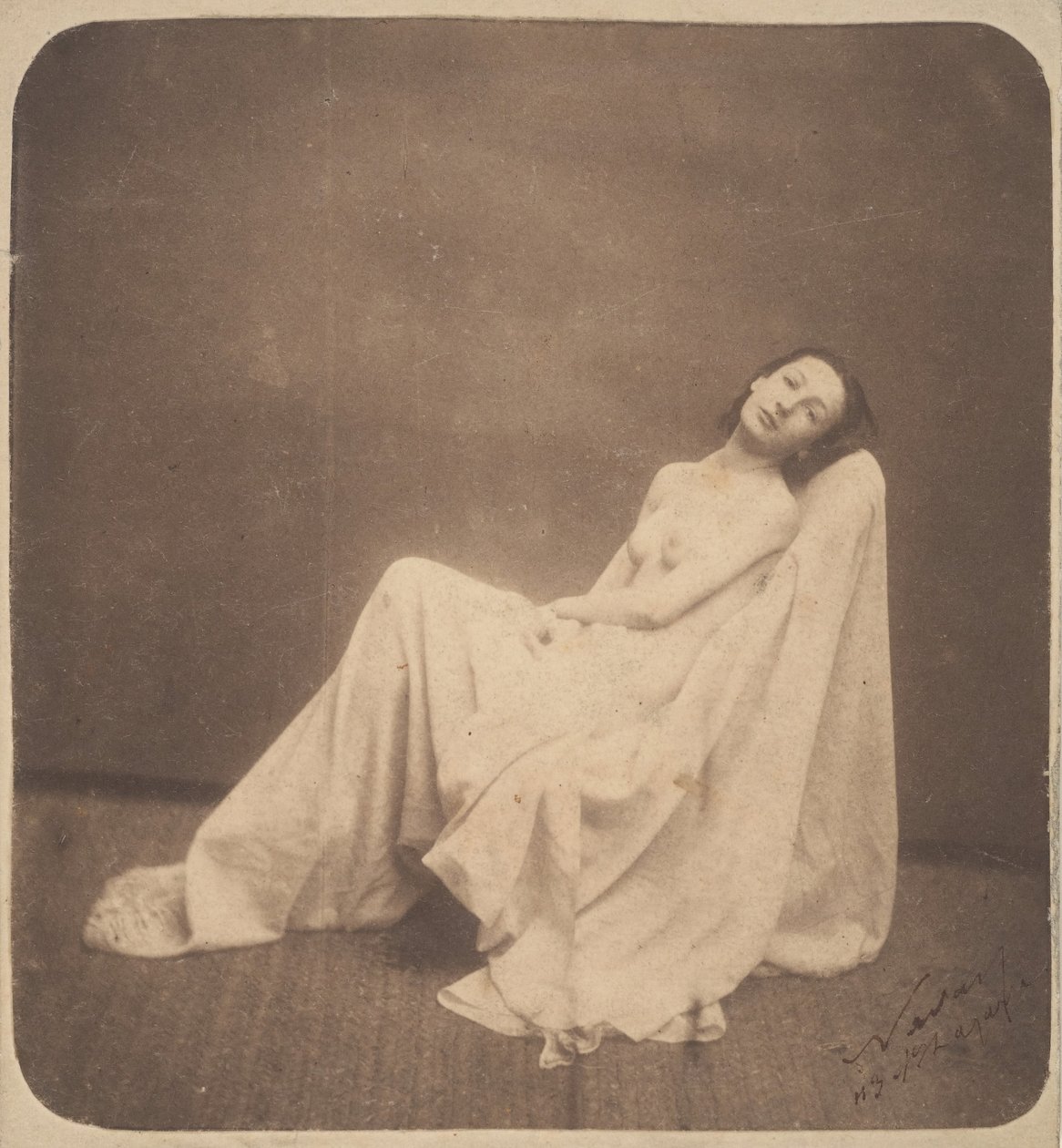 [Modèle assis, partiellement drapé], 1856-59 - Nadar