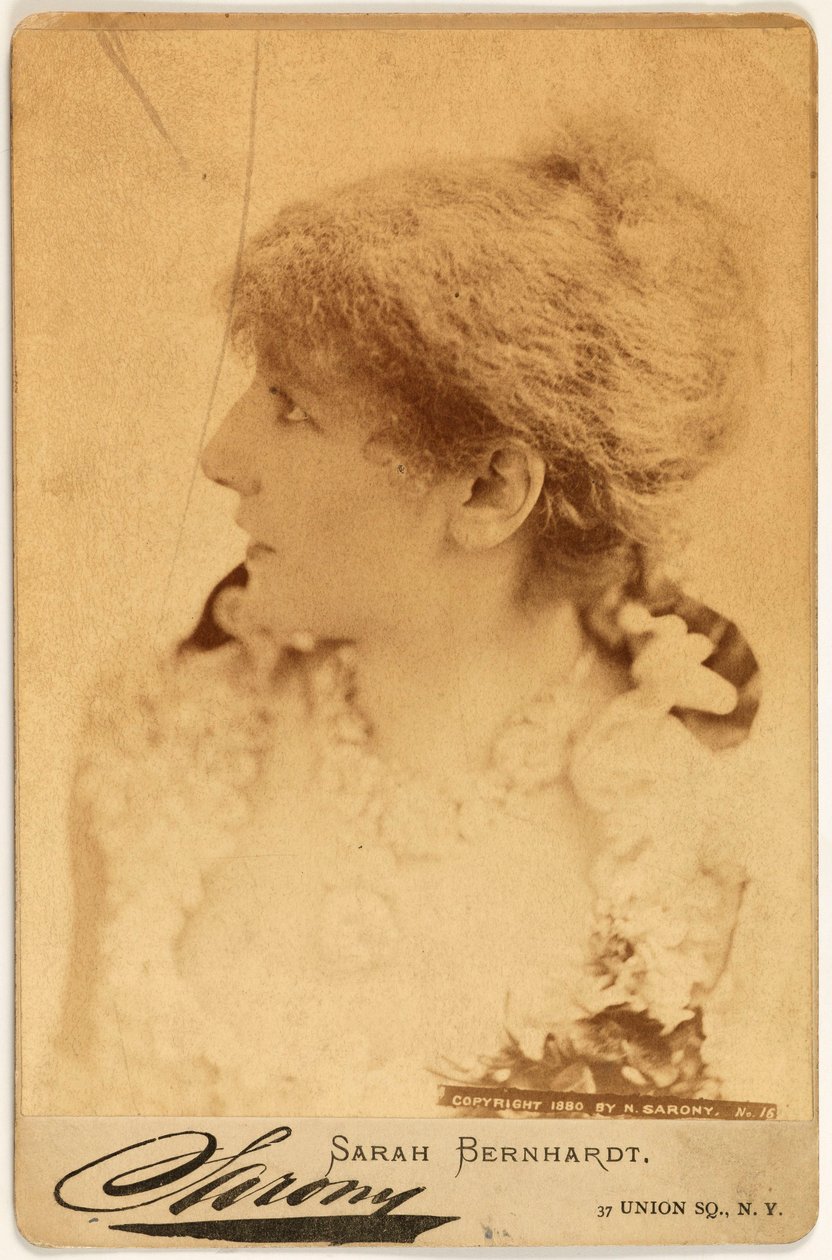 Porträt von Rosine Bernard, genannt Sarah Bernhardt (1844-1923), Schauspielerin - Napoleon Sarony