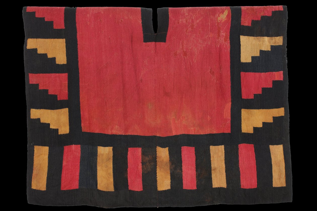 Unku avec des motifs décalés et linéaires - Nasca Huari style