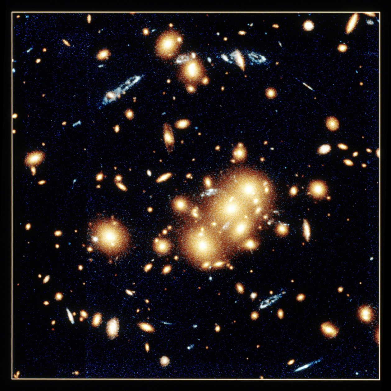 Lentille gravitationnelle dans CL0024+1654. W. Collet (Princeton). - National Aeronautics and Space Administration National Aeronautics and Space Administration