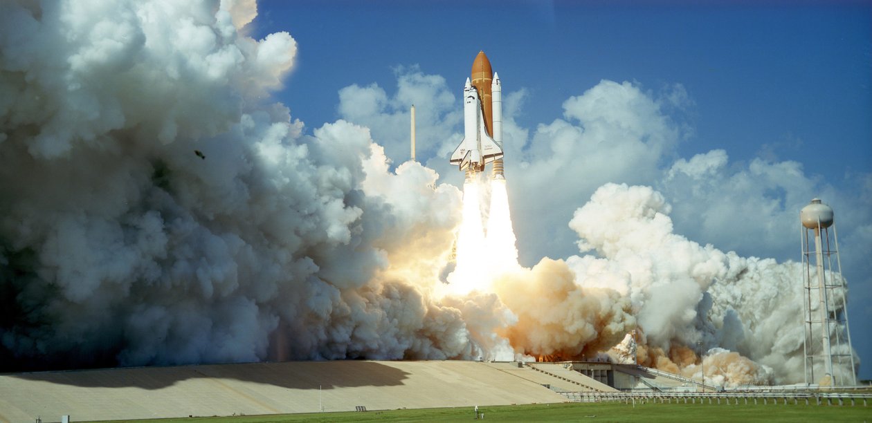 Lancement de la navette spatiale Challenger, 1985. - National Aeronautics and Space Administration National Aeronautics and Space Administration