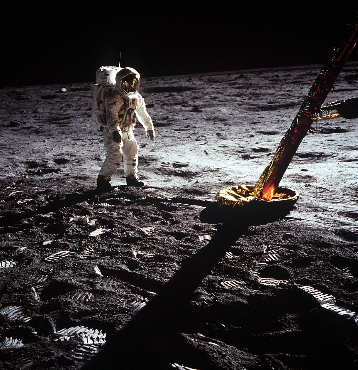 Buzz Aldrin près de la jambe du module lunaire, mission Apollo II, juillet 1969 - Neil Armstrong
