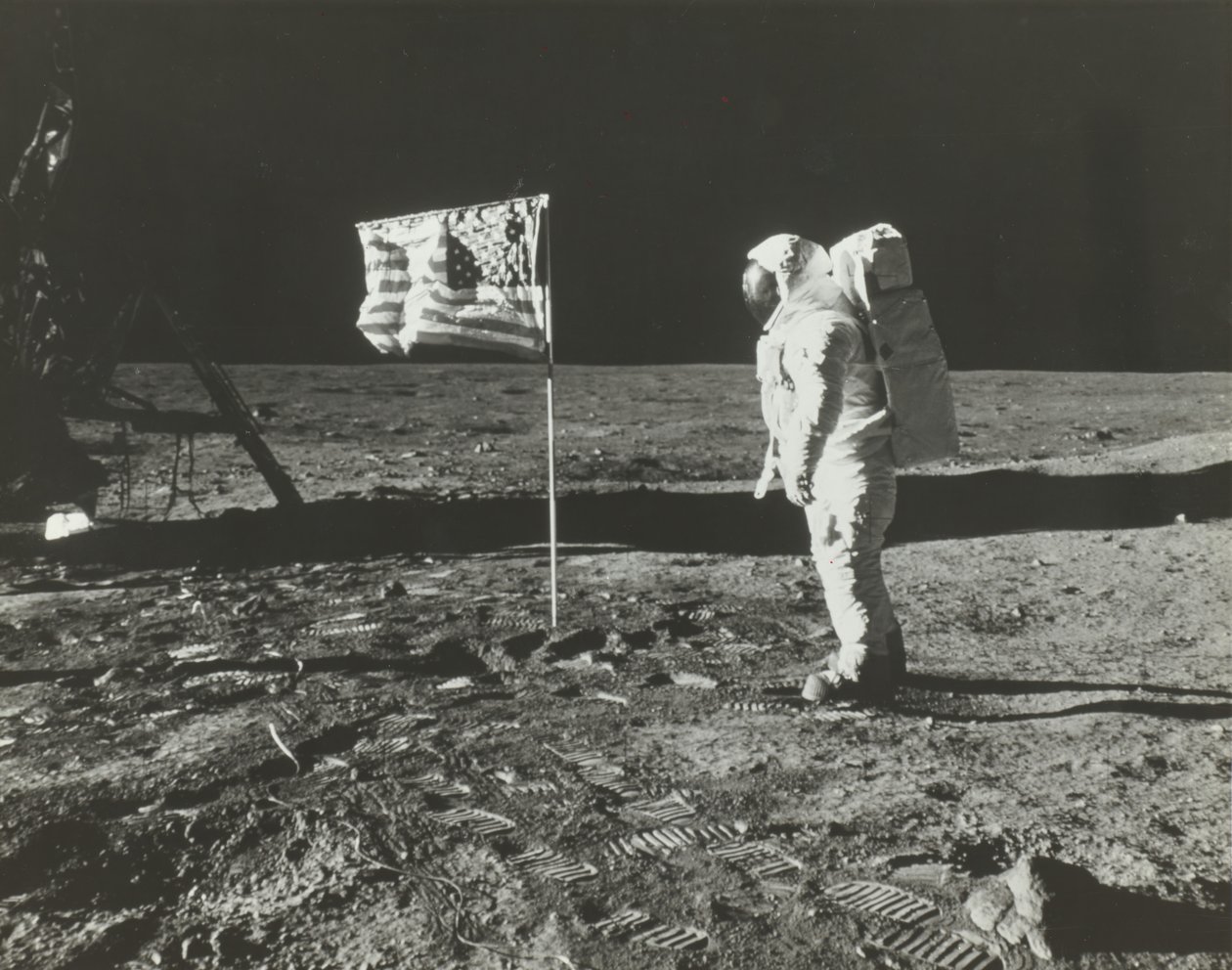 Buzz Aldrin sur la Lune avec le drapeau américain, 1969 - Neil Armstrong