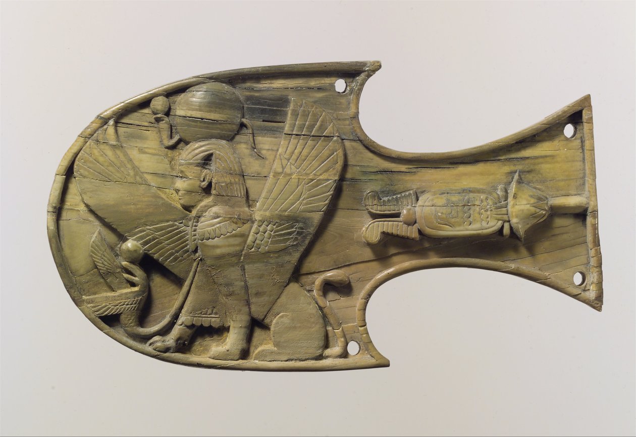 Œillère de cheval sculptée en relief avec un sphinx assis, vers 8ème siècle av. J.-C. - Neo-Assyrian Neo-Assyrian