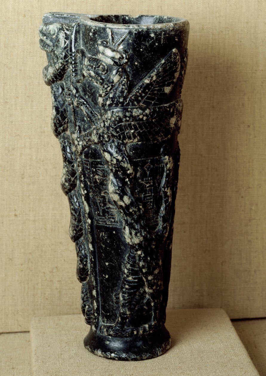 Civilisation sumérienne : vase à libation en stéatite du prince Gudea (2141-2122 av. J.-C.). Il est décoré de dragons et de serpents. Dim. 23 cm Paris, Musée du Louvre - Neo Sumerian Neo Sumerian