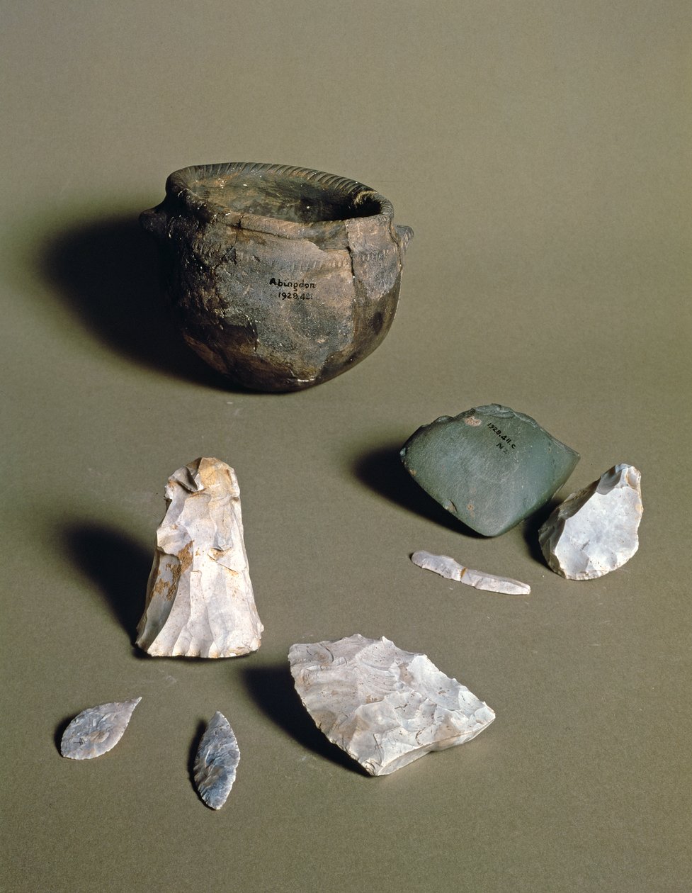 Poterie, haches et pointes de flèches, d