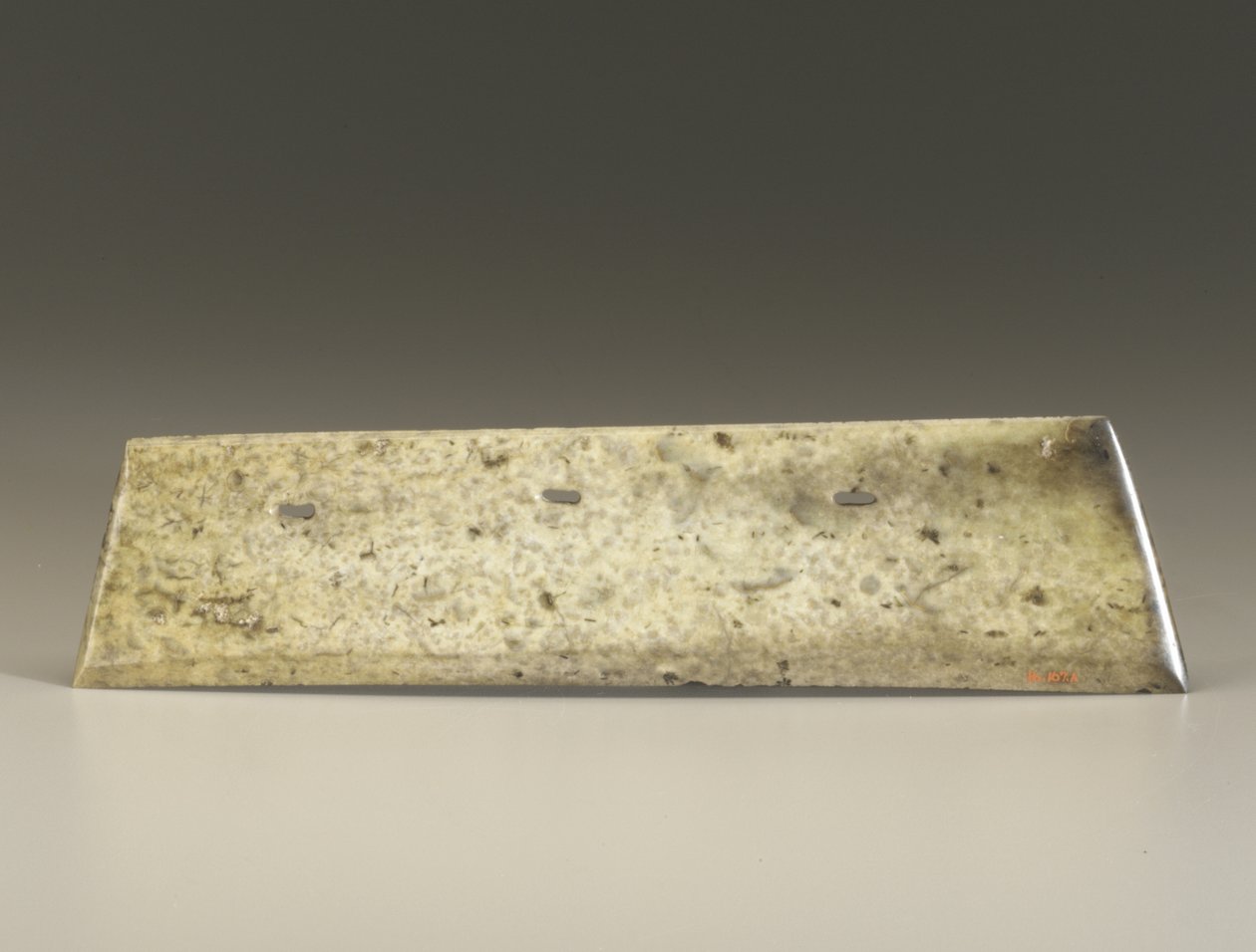 Ciseau fourchu (zhang), culture Qijia, vers 2500-2000 av. J.-C. (jade) - Neolithic Period Chinese School