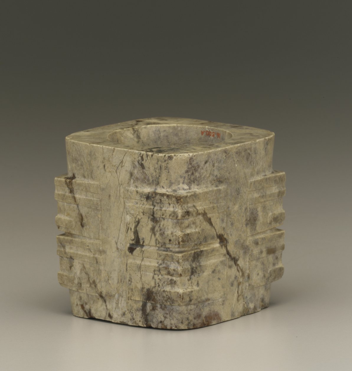 Tube court (cong) région du lac Tai, culture Liangzhu, 3300-2250 av. J.-C. (jade) - Neolithic Period Chinese School
