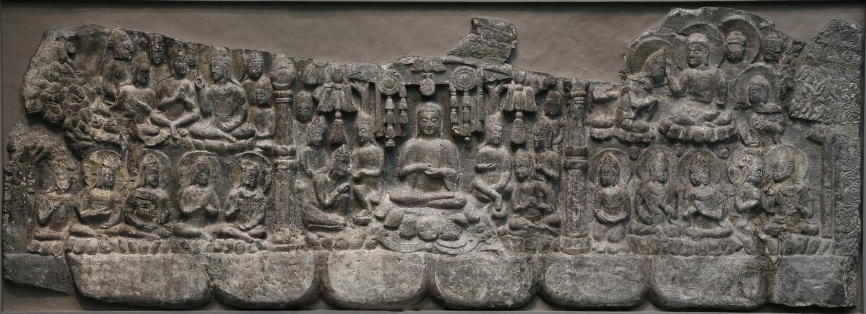 Sculpture murale : Rassemblements Célestes de Bouddhas et Bodhisattvas, Handan, Province de Hebei, 550-577 (calcaire avec traces de pigment) - Northern Qi Dynasty Chinese Scool