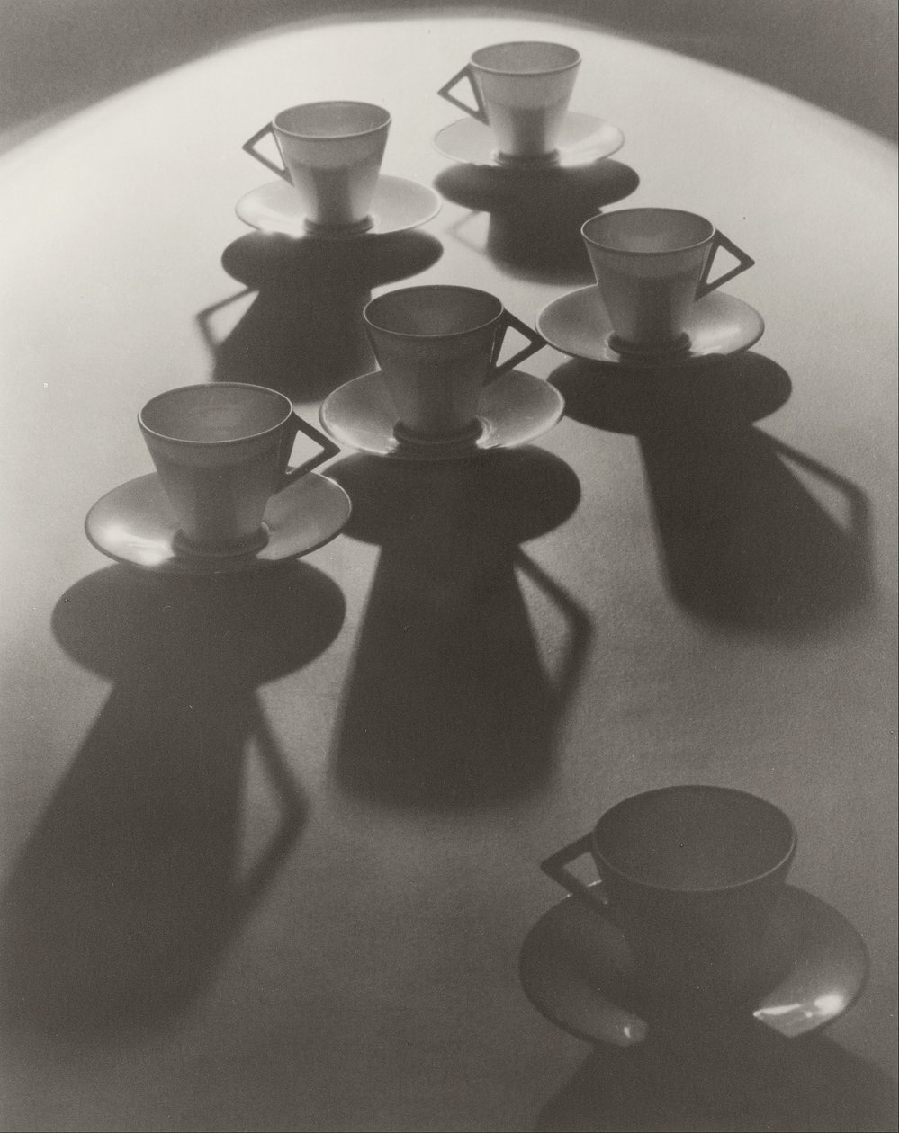 Ballet de tasses à thé - Olive Cotton